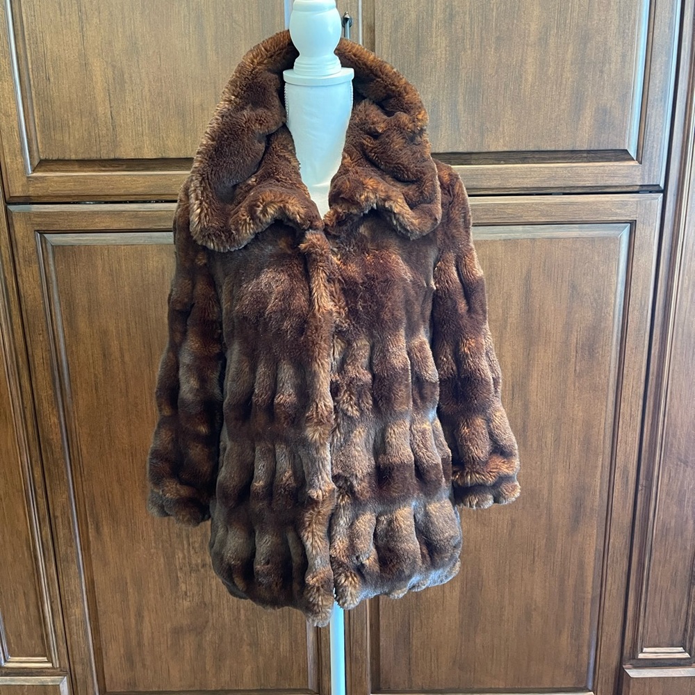 Elie Tahari Faux Fur Coat - Picture 6 of 9